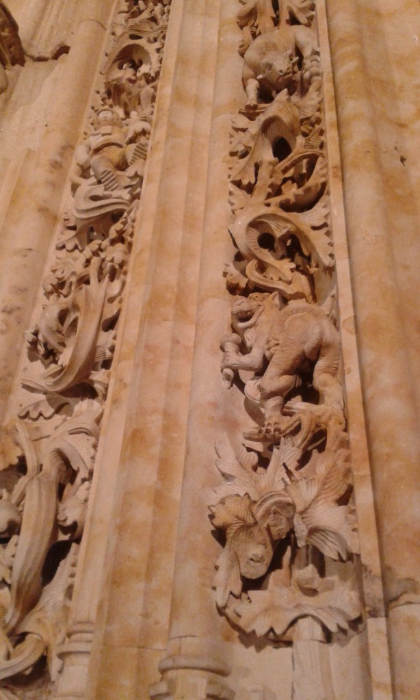 spróbujcie odnaleźć kosmonautę, lwa i byka